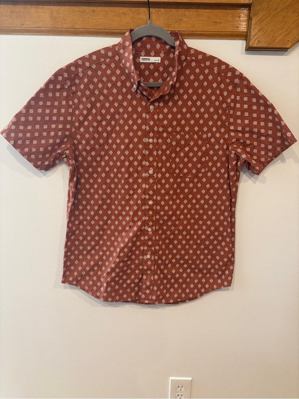 Sonoma Short-Sleeve Button-Up Shirt in Rust Geo Print - Men’s Large